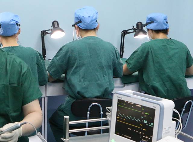 上海美莱植发多名医护人员同台协作